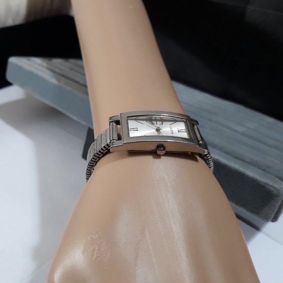GUESS watch Silver Face Genuine Face 1 2/8" X 1" - Picture 2 of 4